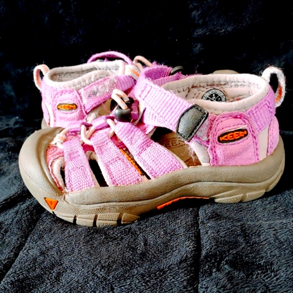 KEEN Footwear Newport H2 Girls Unisex Pink Strapped Walking/Hiking Shoes 9 GOOD - Picture 1 of 11